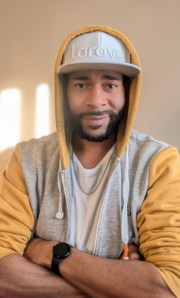Quentin Anvo et sa caquette Laravel